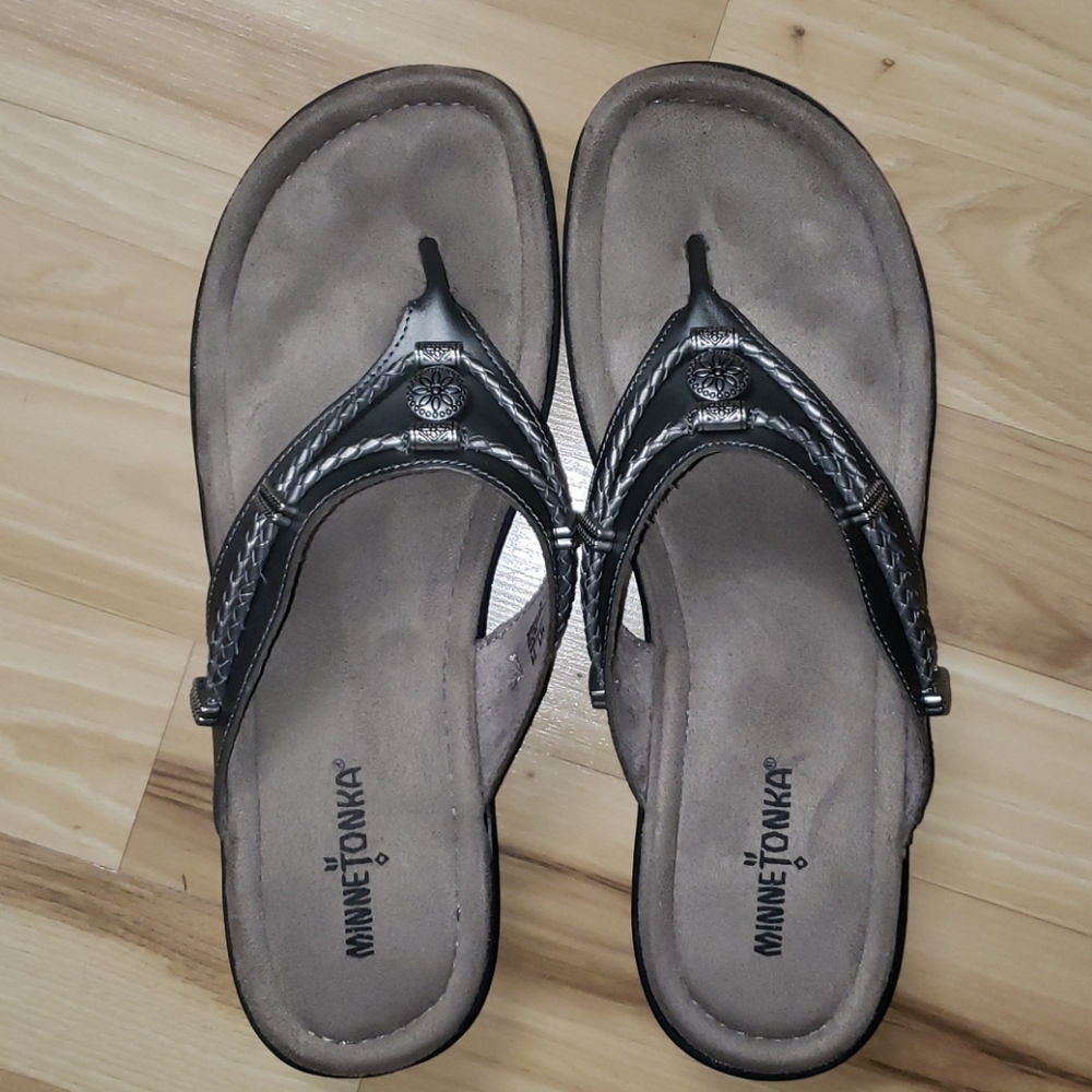 Minnetonka Size 11 sandals